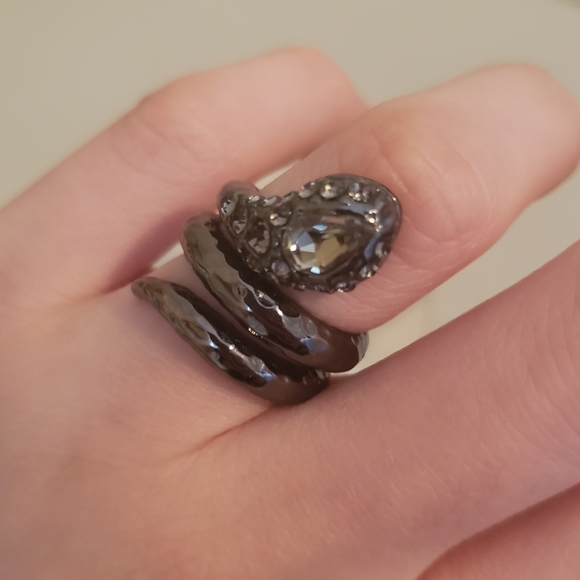 BCBG MaxAzria snake ring with faux crystals, hematite colour, serpent - Picture 2 of 6